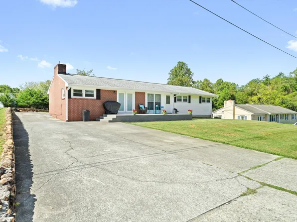 55 Highview Ter, Rocky Mount, VA 24151