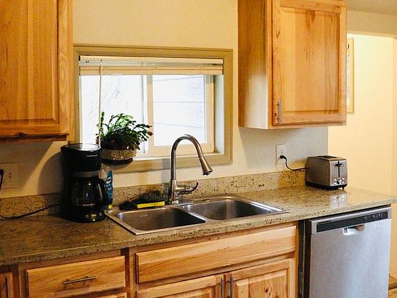 5th image of 470 W Spring St