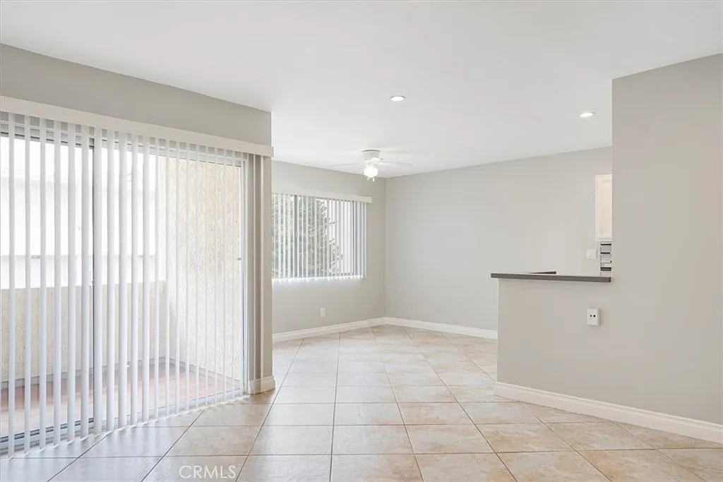 1 bed, 873 sqft, $2,100 — Photo 3