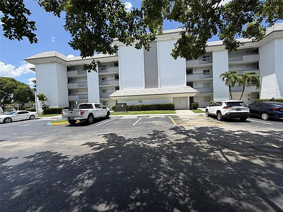 3rd image of 731 N Pine Island Rd APT 401