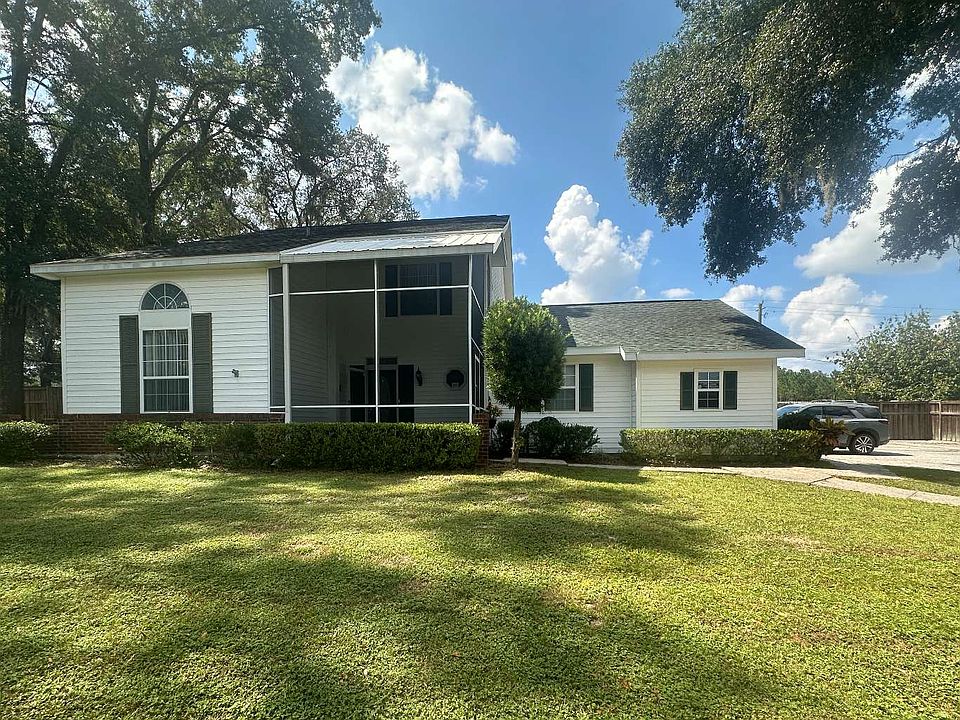 1st image of 174 NW Clubview Cir