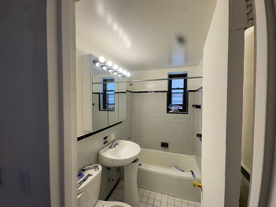 1st image of 8920 Aubrey Ave #3