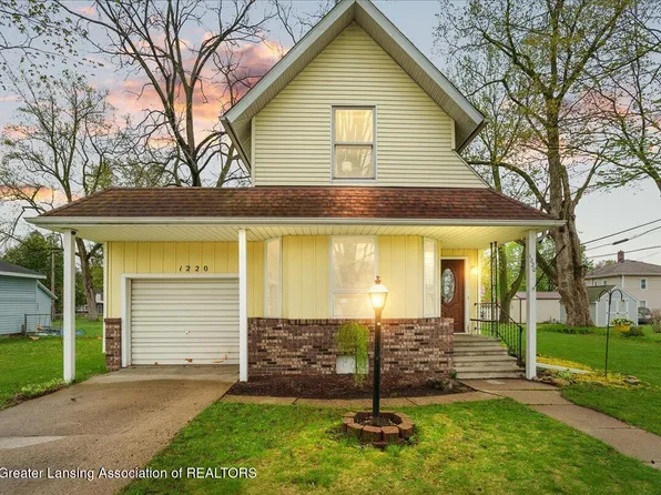 1220 Pearl St, Lake Odessa, MI 48849