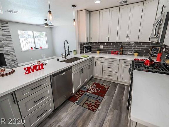 2nd image of 4720 El Tesoro Ave
