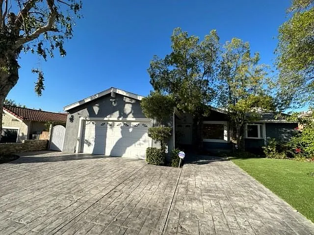 4 bed, 2521 sqft, $5,295 — Photo 1