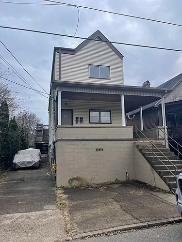 704 N Front St #1 Photo 1