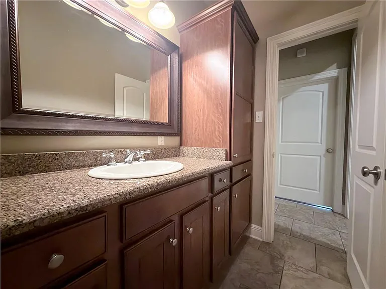 726 Place Saint Etienne St — Photo 16