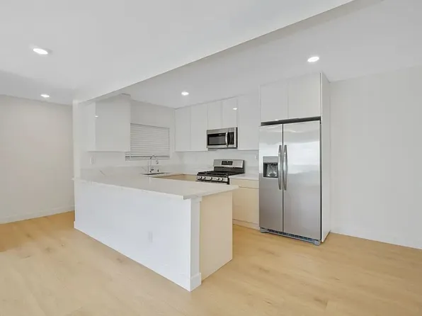 Norton Portfolio, LLC (1223 N. Beachwood Dr.), 1223 N Beachwood Dr #6, Los Angeles, CA 90038