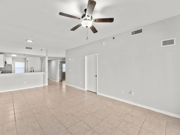 100 Browning Ave — Photo 4