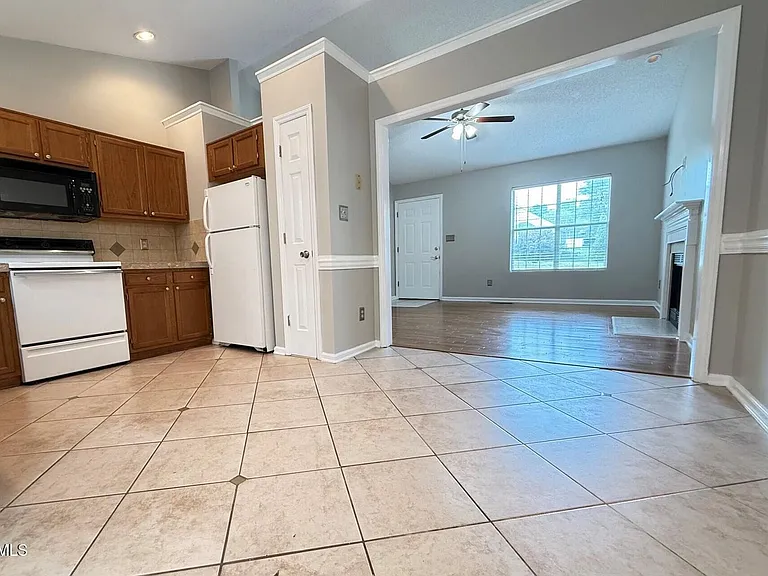 610 E Jones Ave — Photo 7