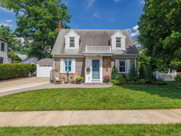 33 Purdy Court S, Rockville Centre, NY 11570