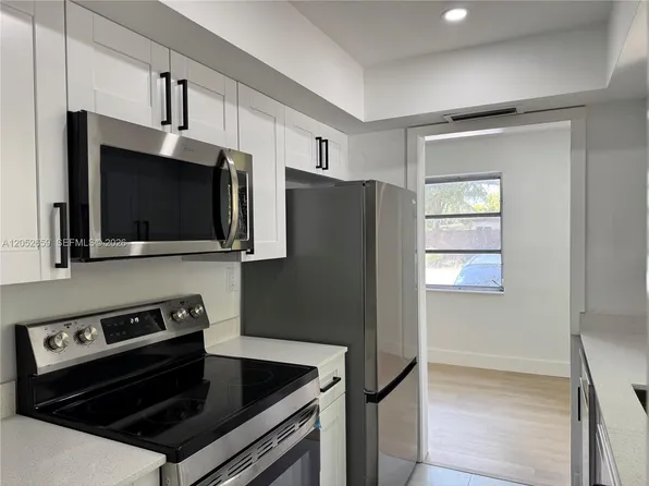 890 SW 28th St #1, Fort Lauderdale, FL 33315