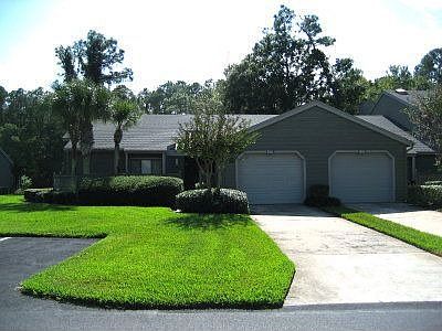 End unit with single car garage