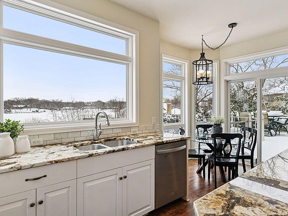 5th image of 3115 Lake Shore Blvd