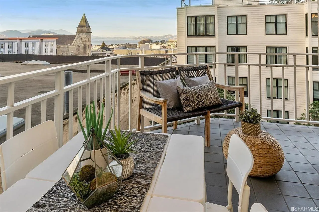 2 bed, 1103 sqft, $7,680 — Photo 1