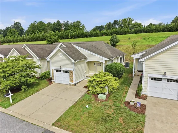26 Windgate Cir APT 104, Fishersville, VA 22939