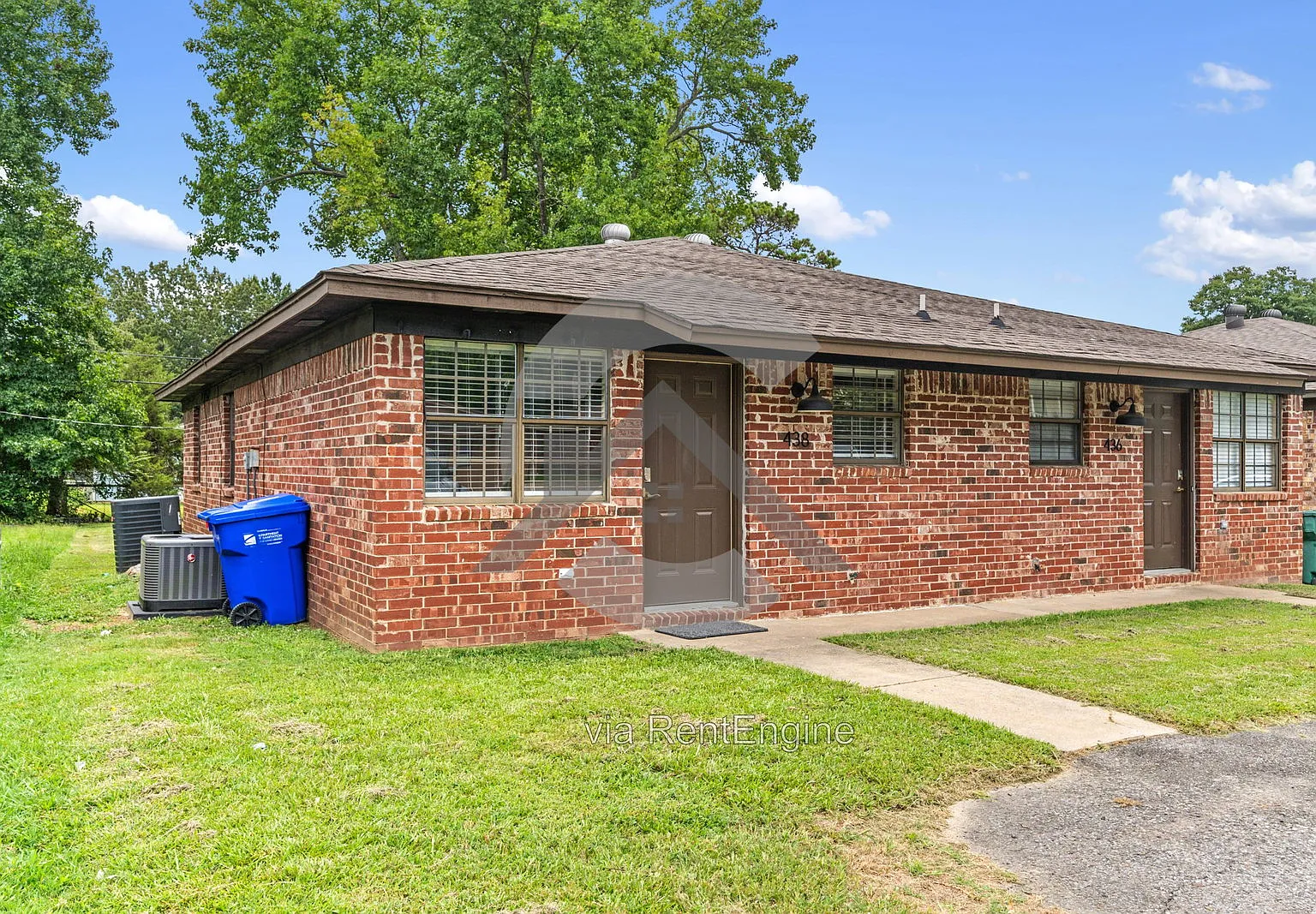 2 bed, 1.0 bath, 779 sqft, $1,100 — Photo 1