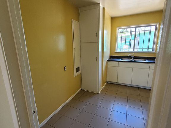 4th image of 1134 E Century Blvd #1/2