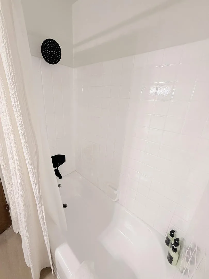 4401 N Grand River Ave - 3 — Photo 2
