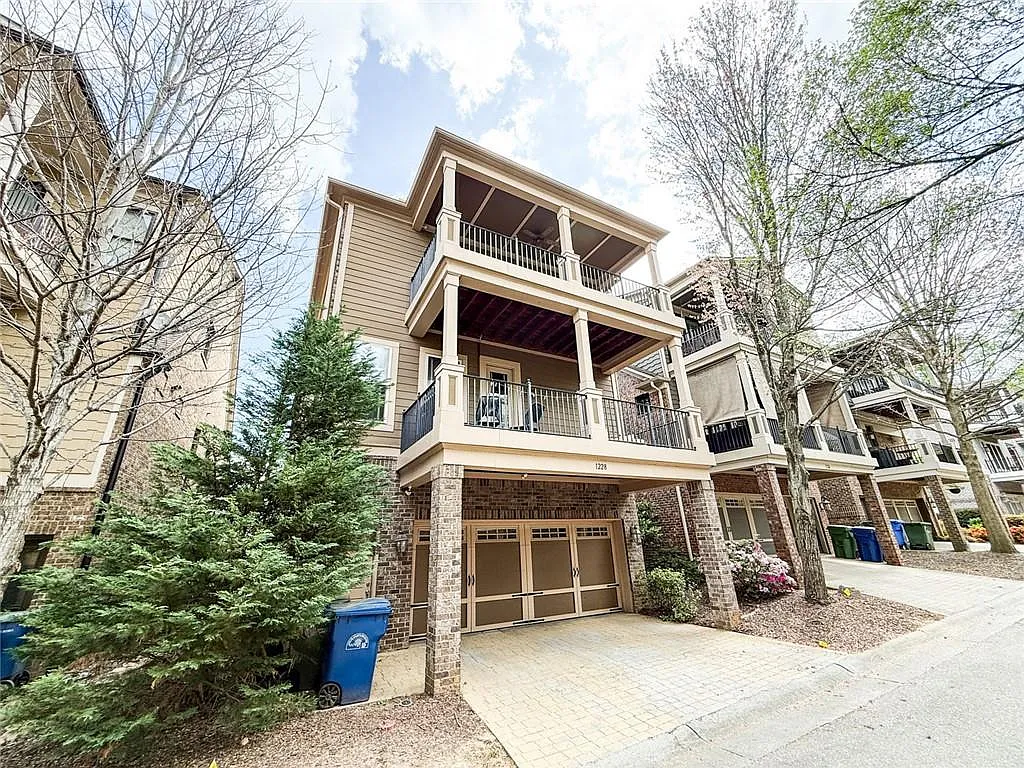 4 bed, 3234 sqft, $5,000 — Photo 3