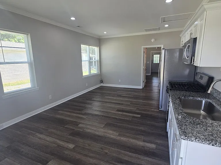 234-236 W Winchester St — Photo 2