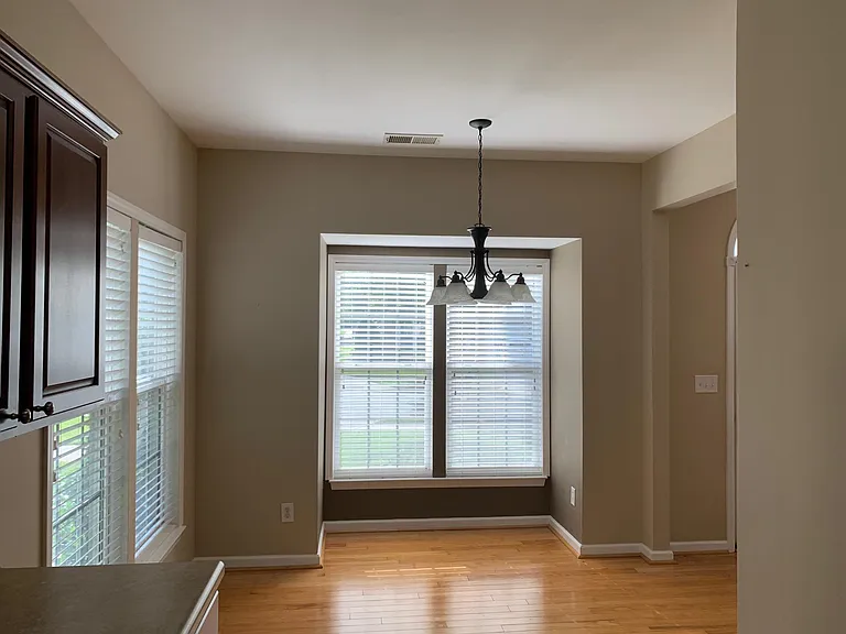 102 S Arcadian Way — Photo 6