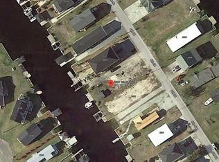6097 6th St, Surf City, NC 28445