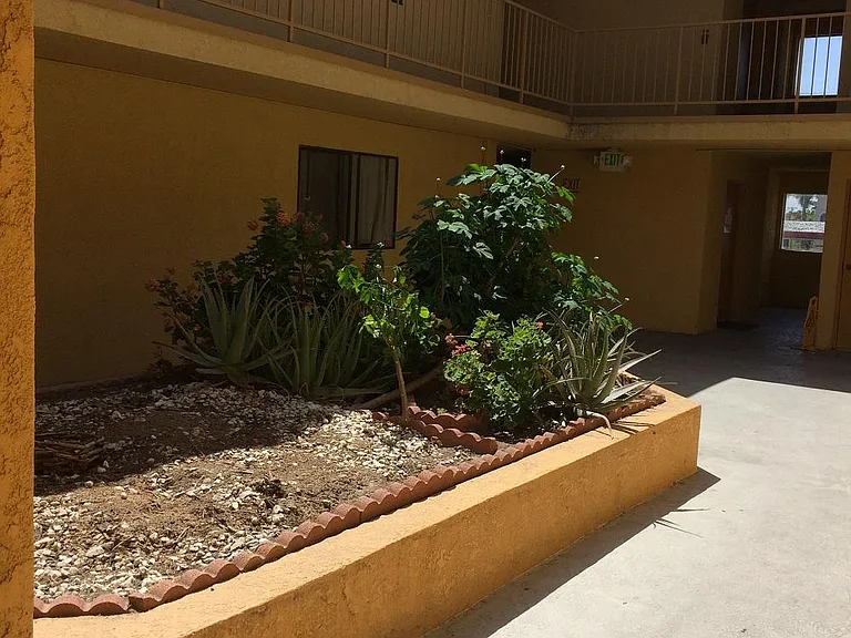 1615 S Pacific Ave — Photo 4