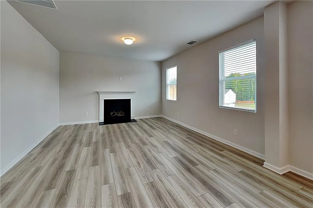 4 bed, 2.5 bath, 1714 sqft, $2,100 — Photo 4