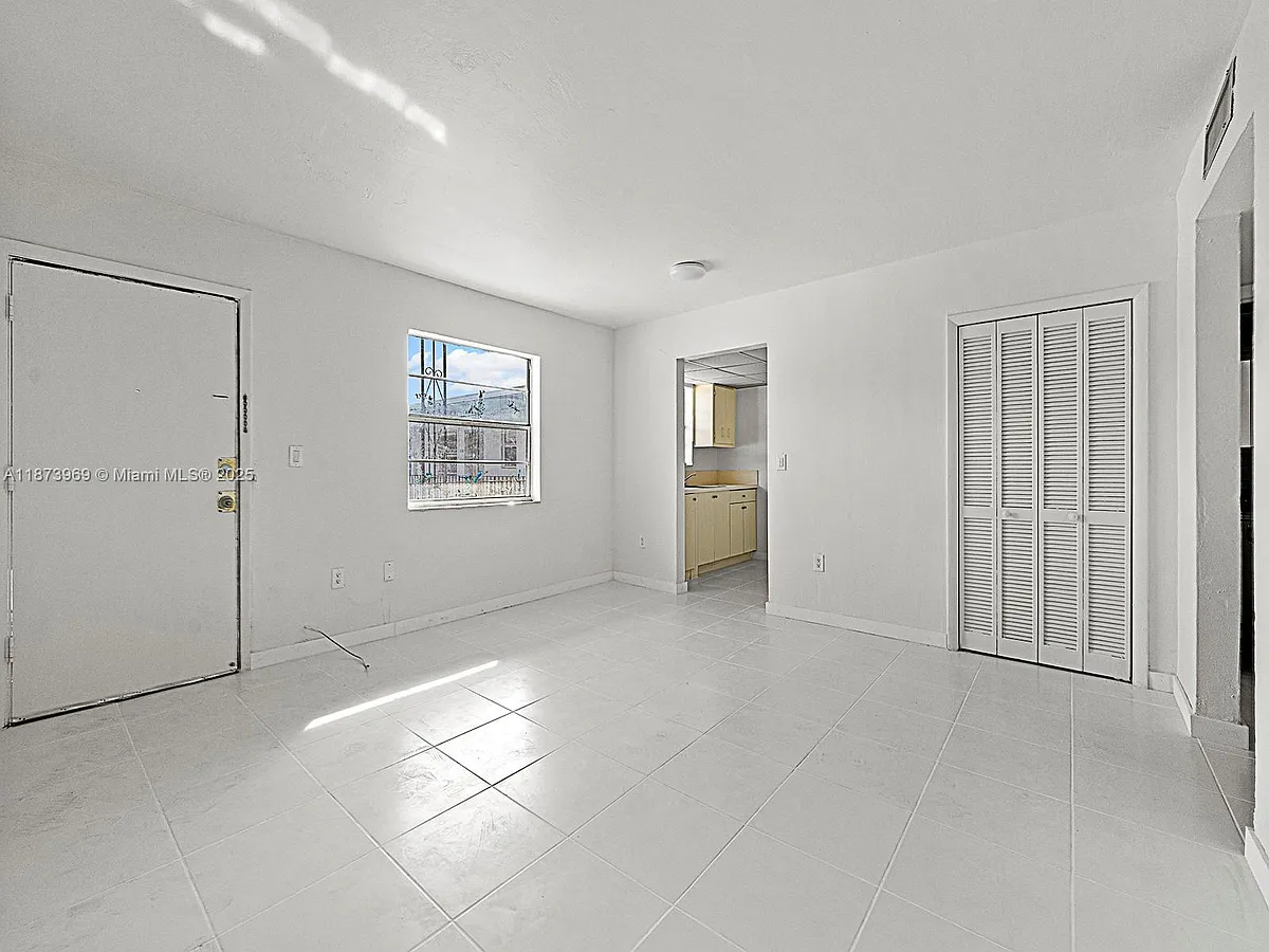 Building Photo - 10305 SW 40th St #0