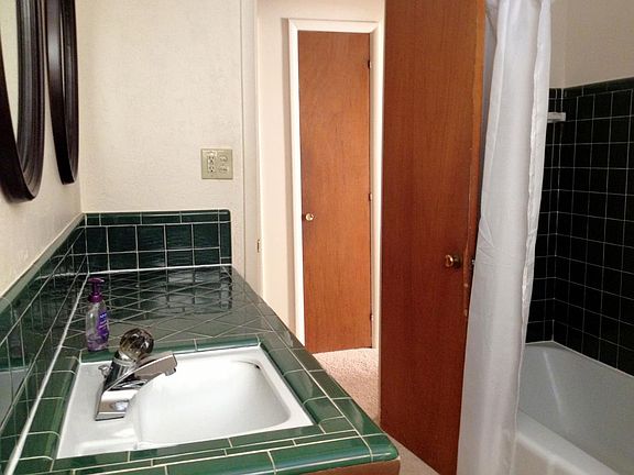 Long Vanity And Loads of Storage