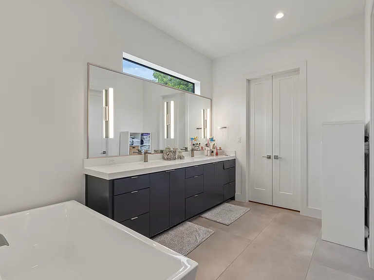 2335 Kirby St — Photo 5