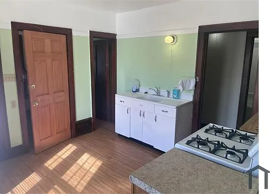 2 bed, $1,100 — Photo 3