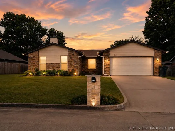2307 E Fieldstone St, Okmulgee, OK 74447