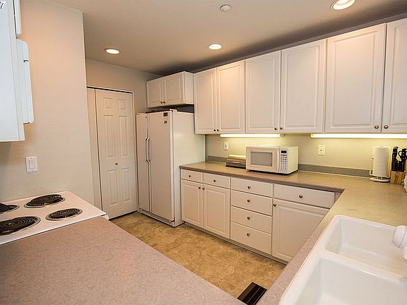 4th image of 520 SE Columbia River Dr APT 116