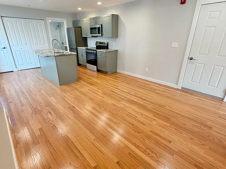 18 Cedar St — Photo 33