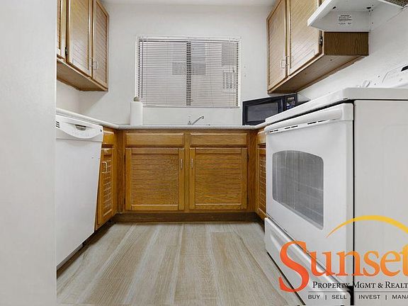 3rd image of 4845 Narragansett Ave APT 5