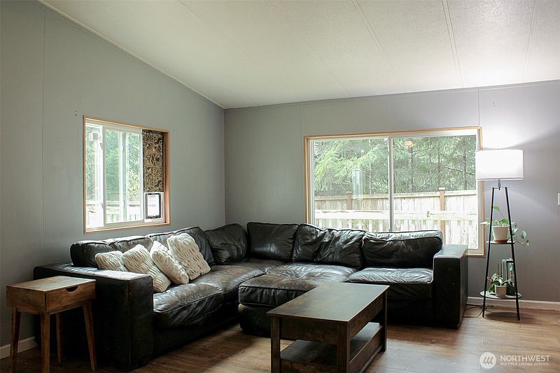 5th image of 521 NE Larson Lake Rd