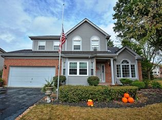 553 Spruce Ln, Lisle, IL 60532