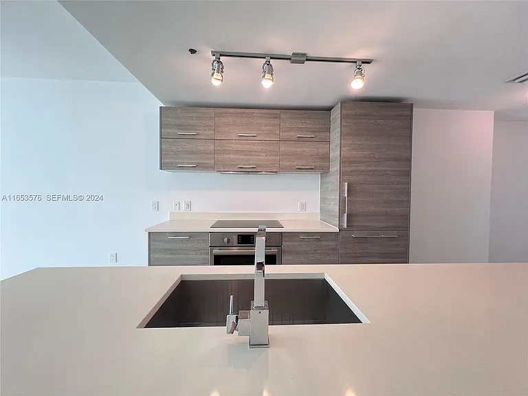 650 NE 32nd St #3305 — Photo 12