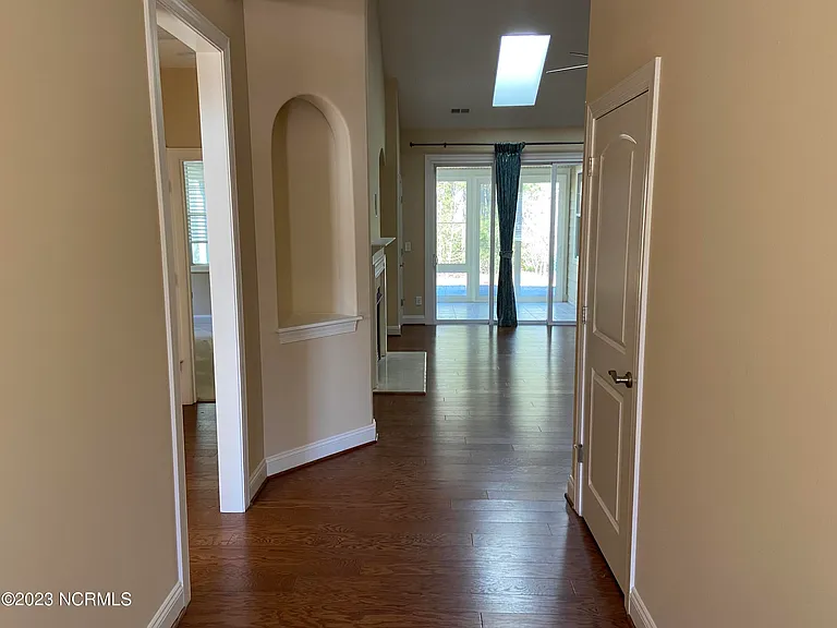 1113 Evangeline Dr — Photo 2