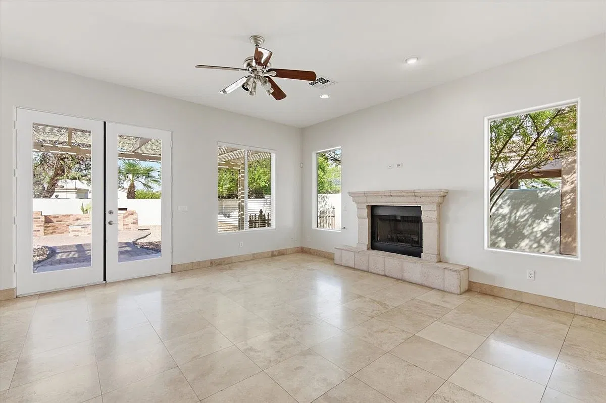 4 bed, 2343 sqft, $3,000 — Photo 4