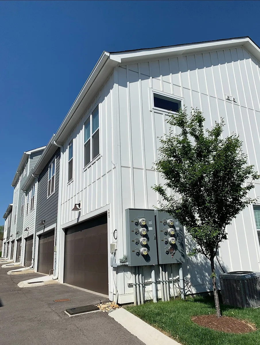 Building Photo - James Ave