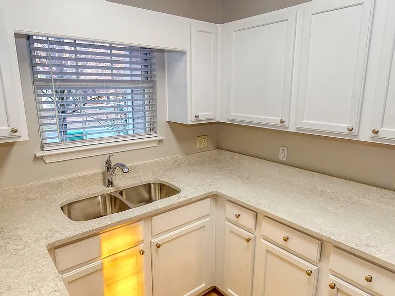 5028 Winfield Dr — Photo 6