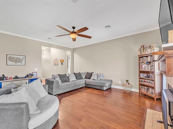 3rd image of 2607 NW Debracy Ave