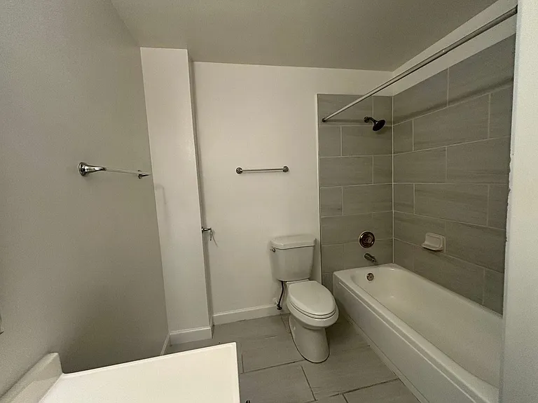 Northgate Addison Apartments — Photo 17
