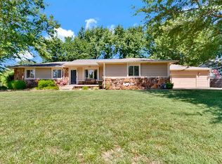 1237 N Briarwood Rd, Derby, KS 67037