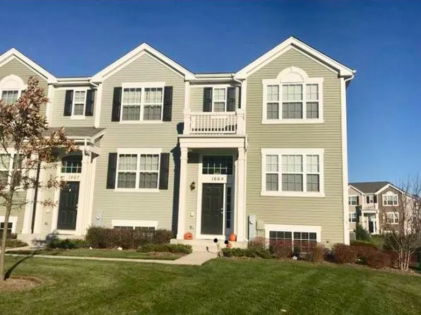 1669 Windward Dr, Hampshire, IL 60140