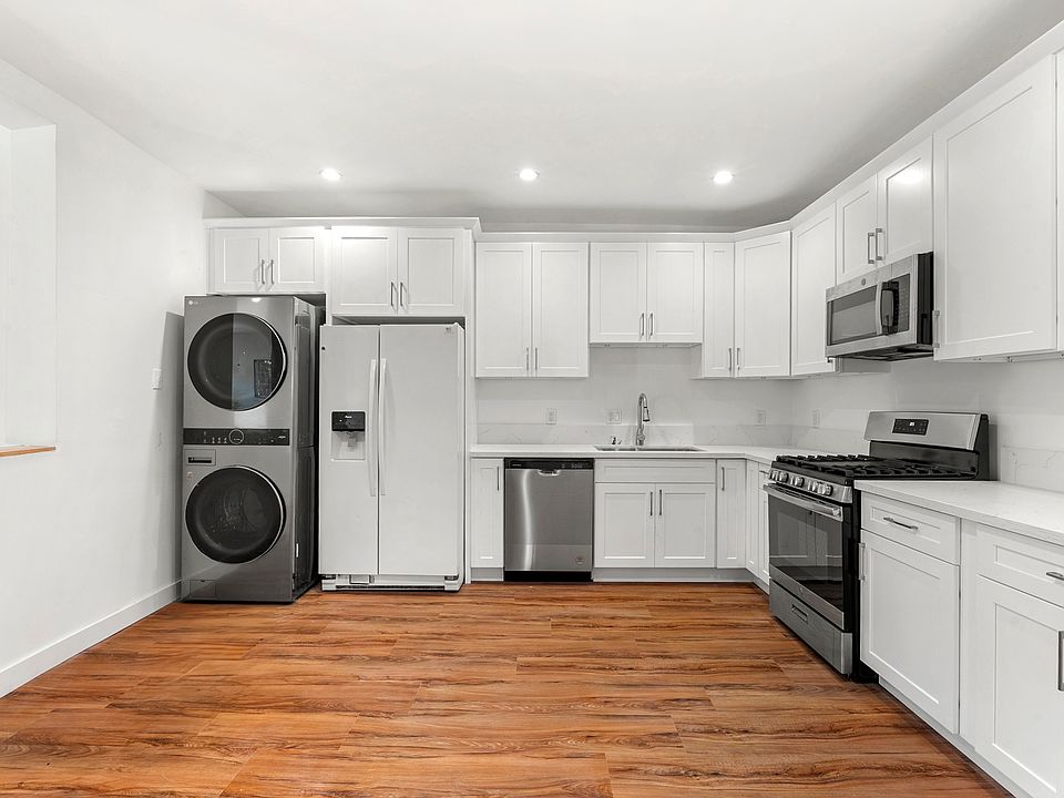 1st image of 1303 N Poinsettia Pl #1303