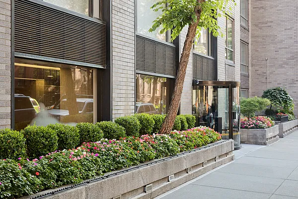 Rented by Solow Realty | media 15